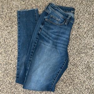 Universal thread curvy skinny jeans.